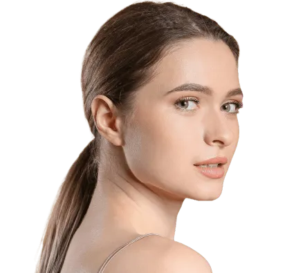 Pareja en ambiente elegante, experiencia premium y discreta